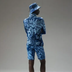 J.Lindeberg Emanuel Print 1/4 Zip Golf Sweater -FootJoy || Callaway || Ping Sales J.Lindeberg AW22 Emanuel Print Mid Layer GMJS07417 0470 SWLIN088 Hibiscus BlueNavy PeonyWhite Model 3