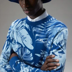 J.Lindeberg Percy Golf Sweater -FootJoy || Callaway || Ping Sales J.Lindeberg AW22 Percy Sweater GMJKW7424 0470 SWLIN089 Hibiscus Blue Model 2